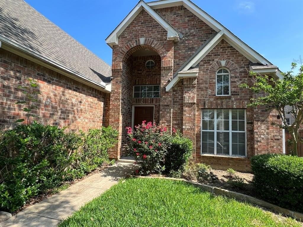 9811 Cliffside Dr - Photo 2 of 26