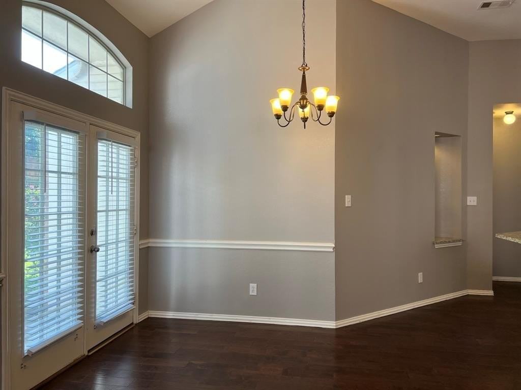 9811 Cliffside Dr - Photo 3 of 26