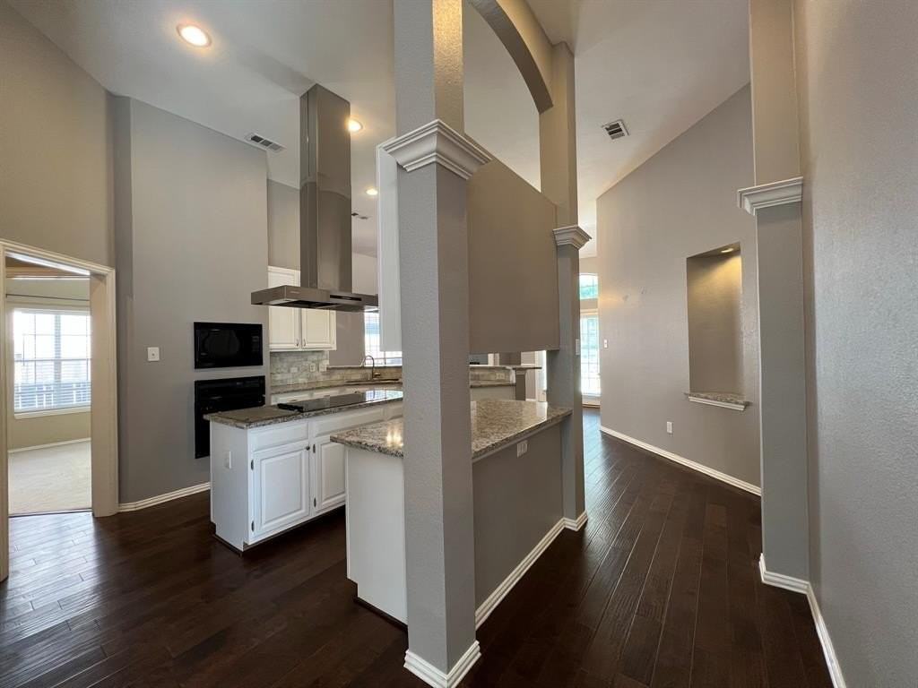 9811 Cliffside Dr - Photo 4 of 26