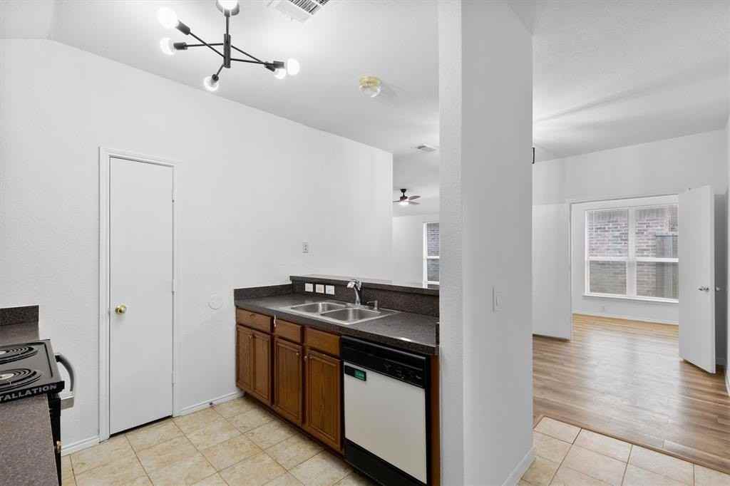 710 Kerwin Ct - Photo 7 of 18