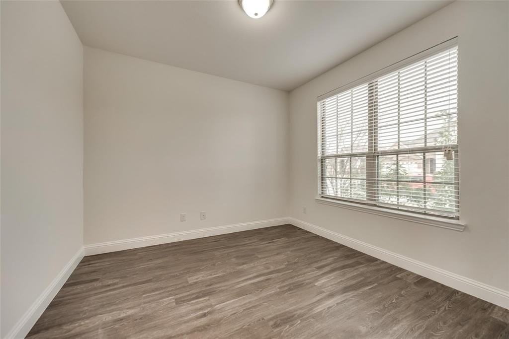 2910 Winchester Ave - Photo 4 of 23