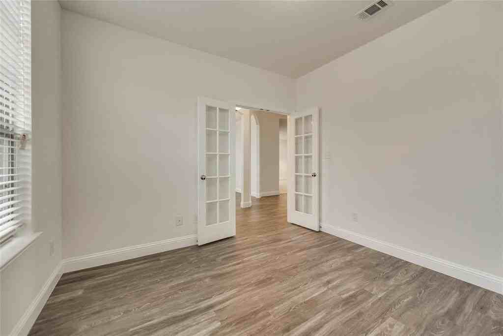 2910 Winchester Ave - Photo 5 of 23