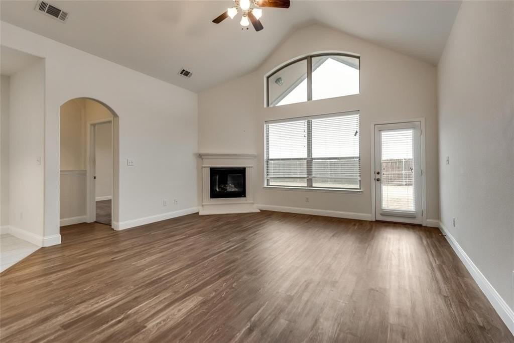 2910 Winchester Ave - Photo 6 of 23