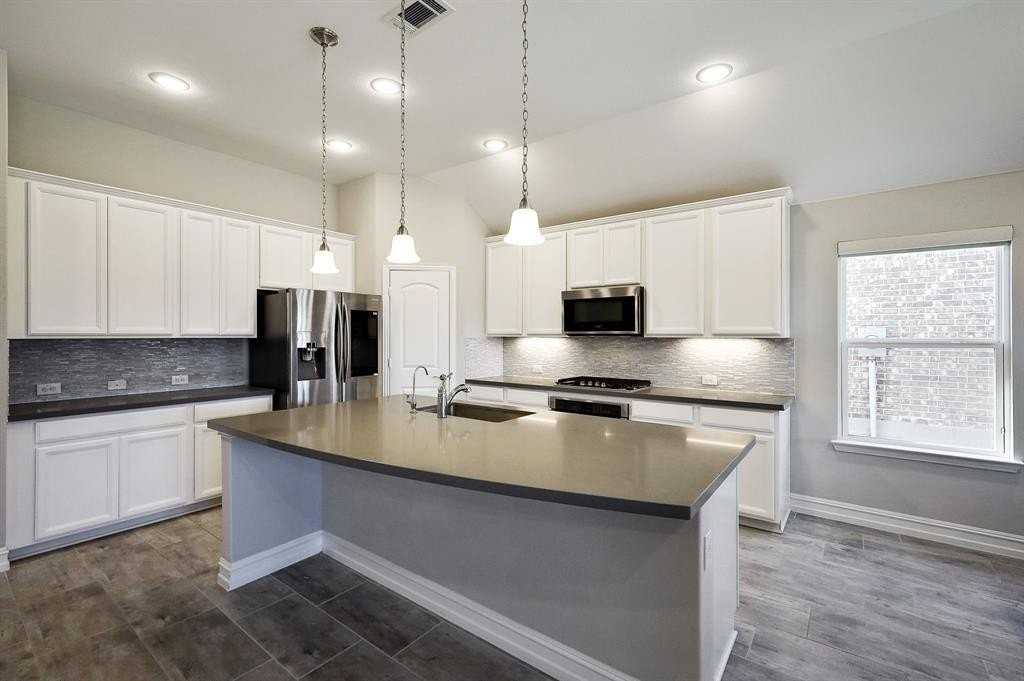 2213 Olivia Ln - Photo 5 of 12