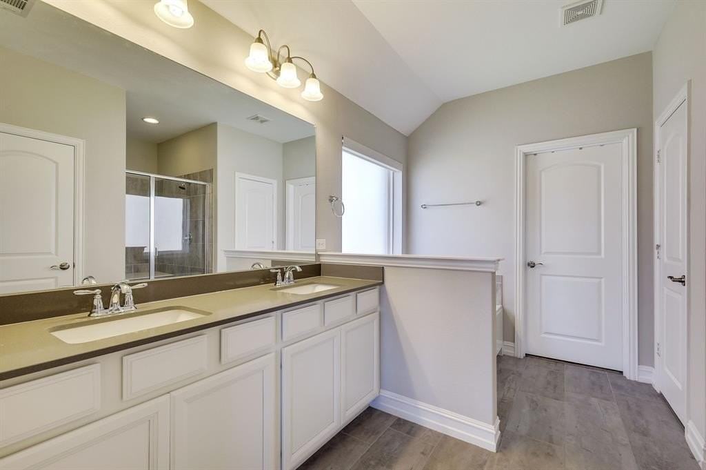 2213 Olivia Ln - Photo 7 of 12
