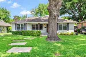 featured image of 4628 Surf Dr