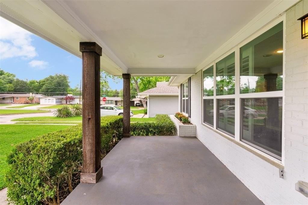 4628 Surf Dr - Photo 4 of 28