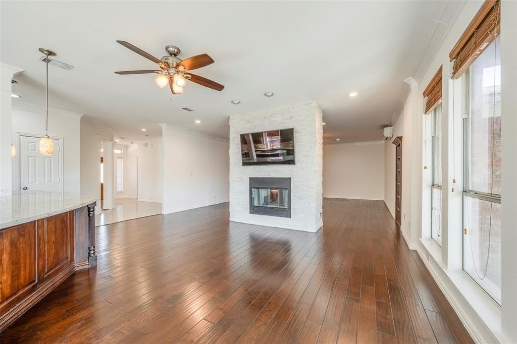 917 Crestview Dr - Photo 4 of 26