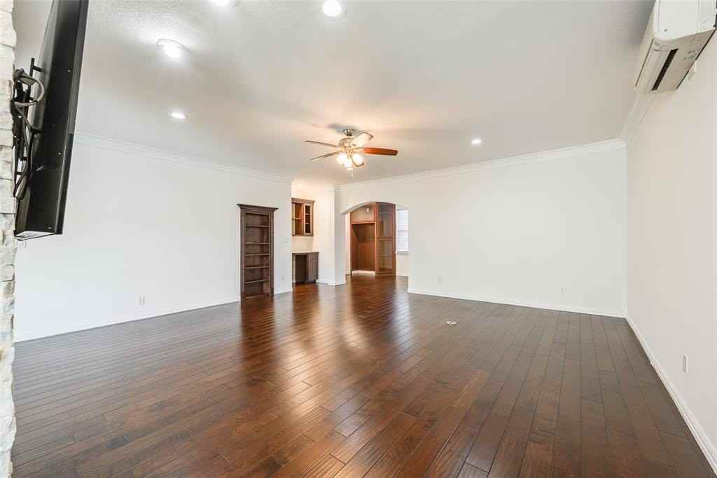 917 Crestview Dr - Photo 6 of 26