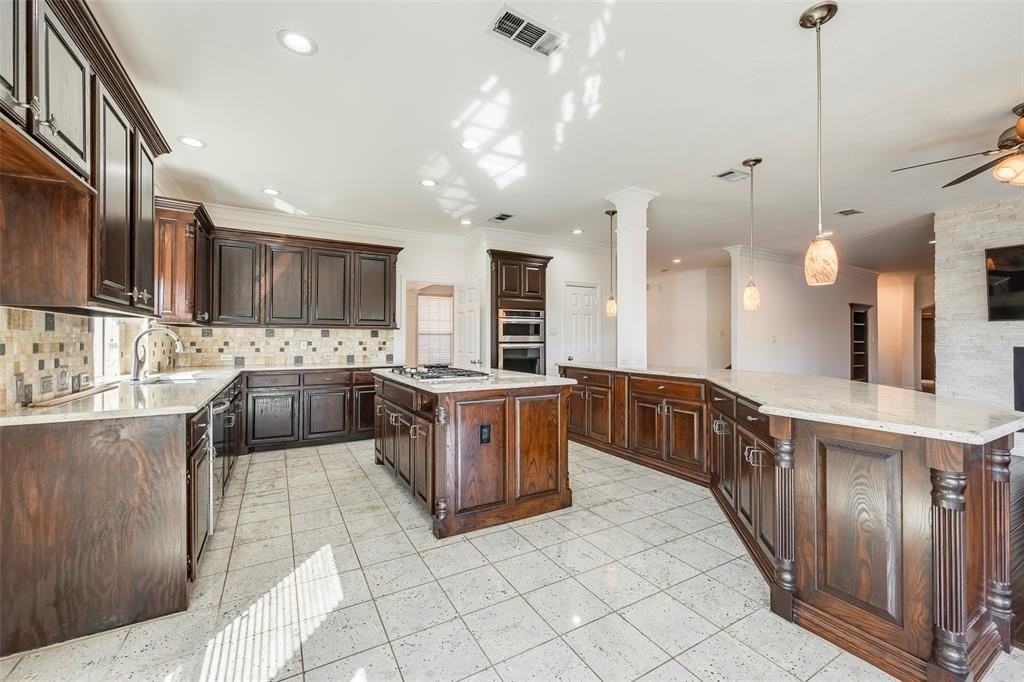 917 Crestview Dr - Photo 7 of 26
