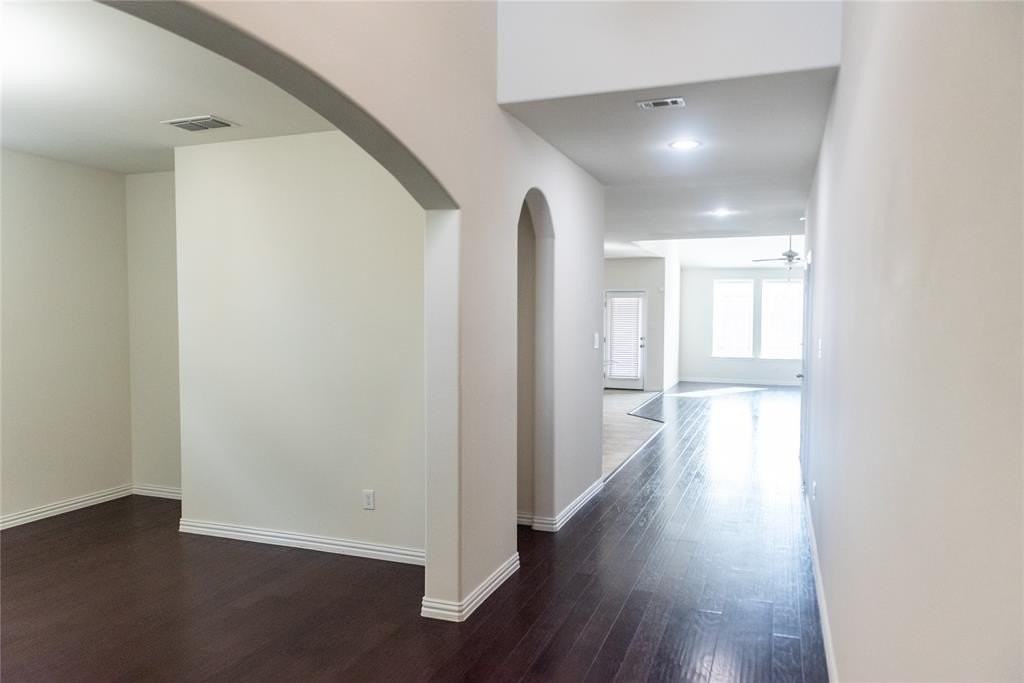 983 Canterbury Ln - Photo 2 of 35