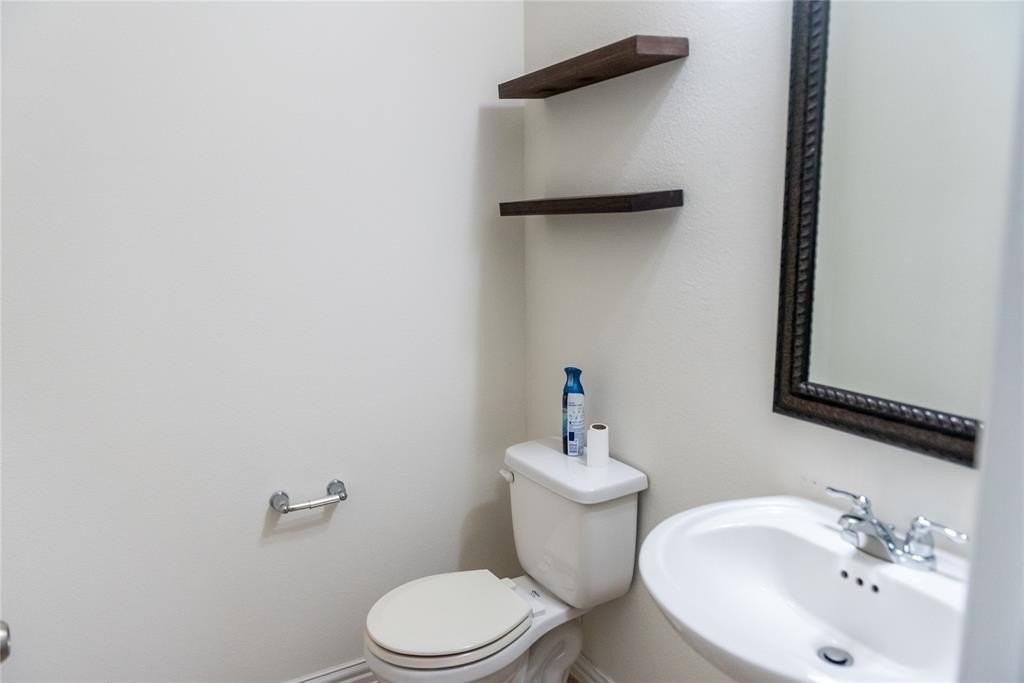 983 Canterbury Ln - Photo 4 of 35