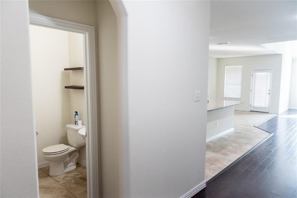 983 Canterbury Ln - Photo 5 of 35