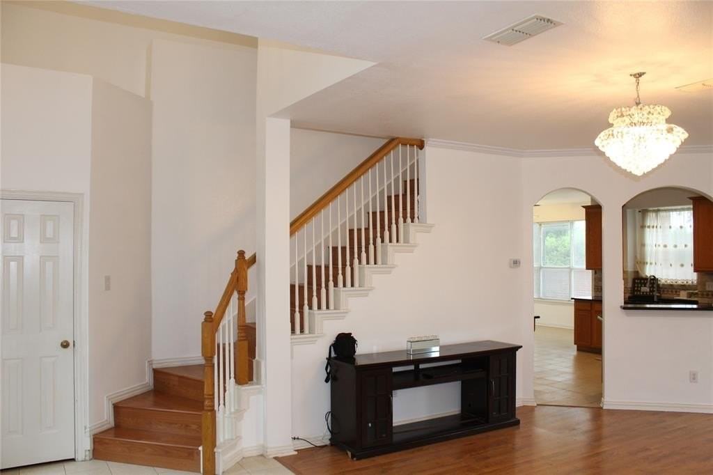 5017 Remington Dr - Photo 3 of 21