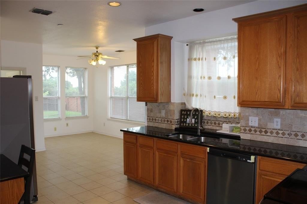 5017 Remington Dr - Photo 6 of 21