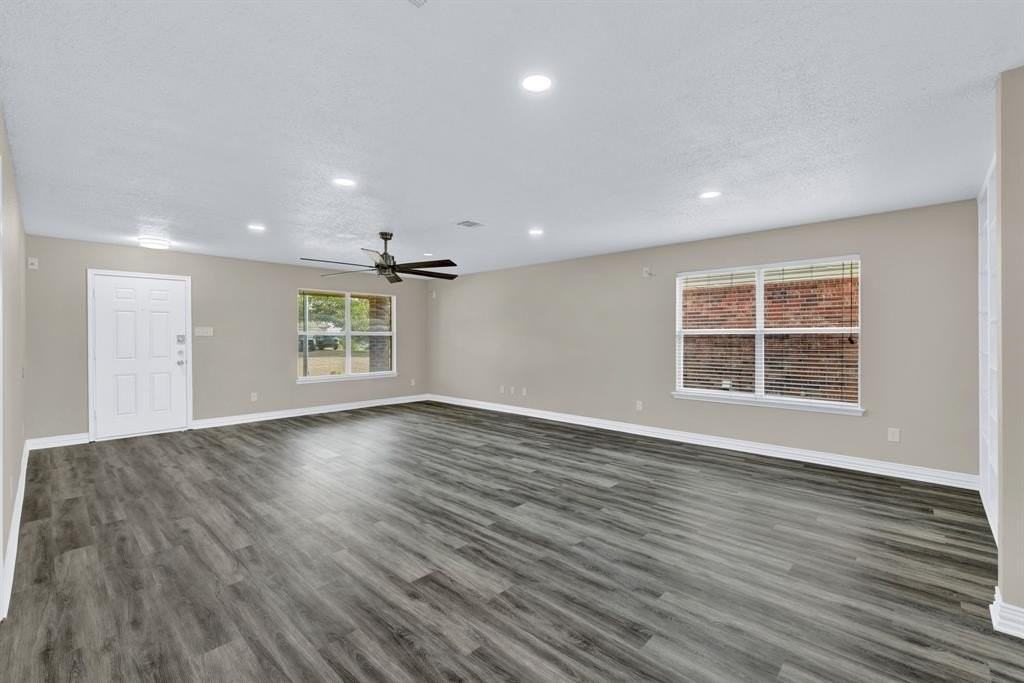 6205 Winnebago Ct - Photo 6 of 40