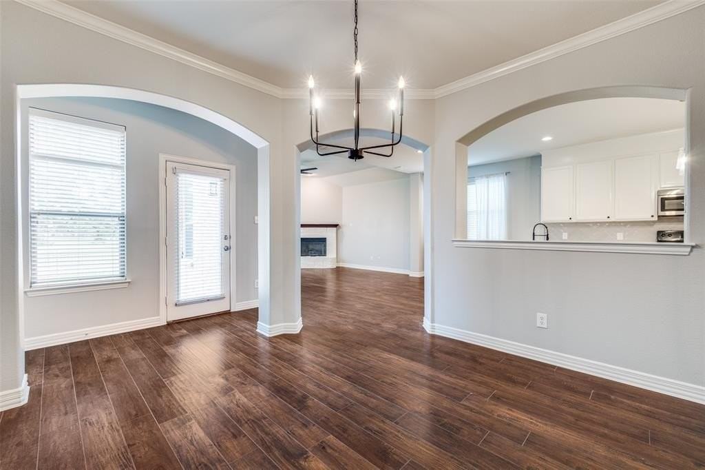 1441 Meadows Ave - Photo 3 of 21