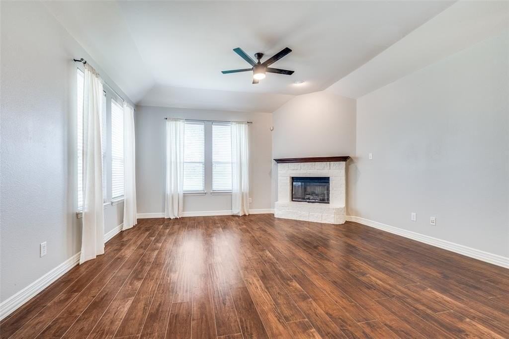 1441 Meadows Ave - Photo 5 of 21