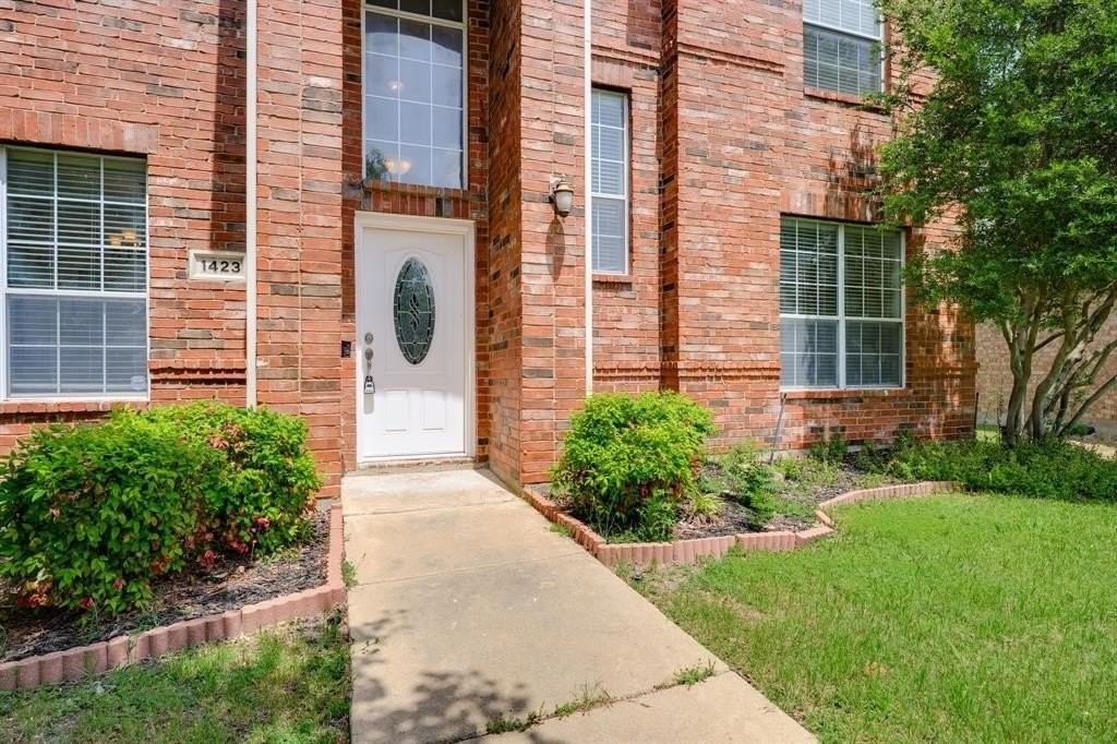 1423 Winterwood Dr - Photo 3 of 37