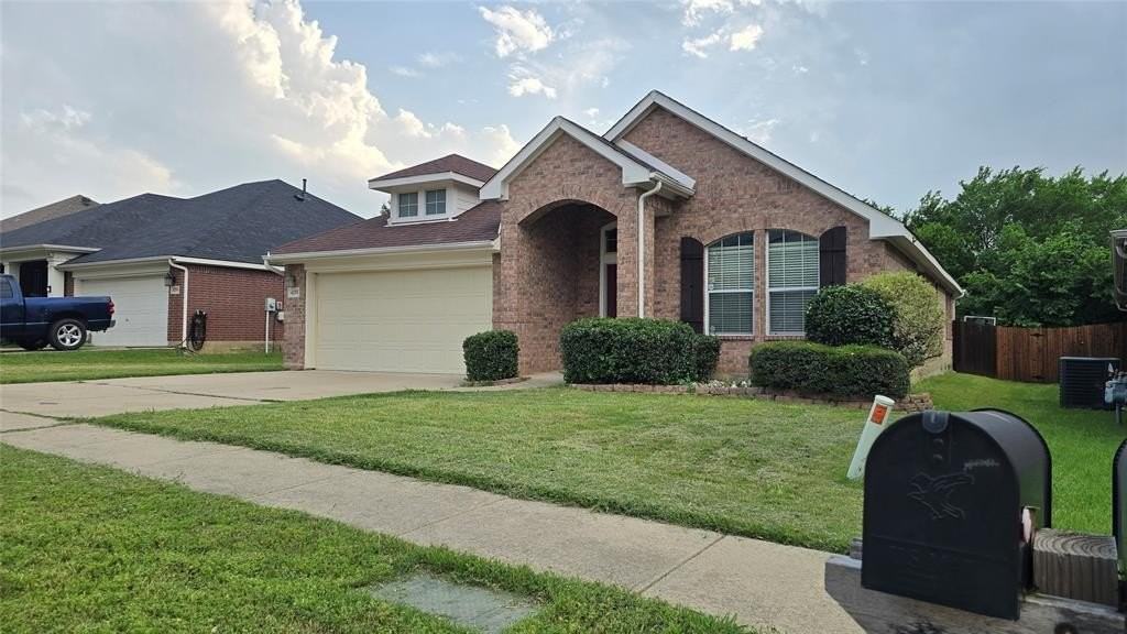 4255 Fall Creek Dr - Photo 2 of 32