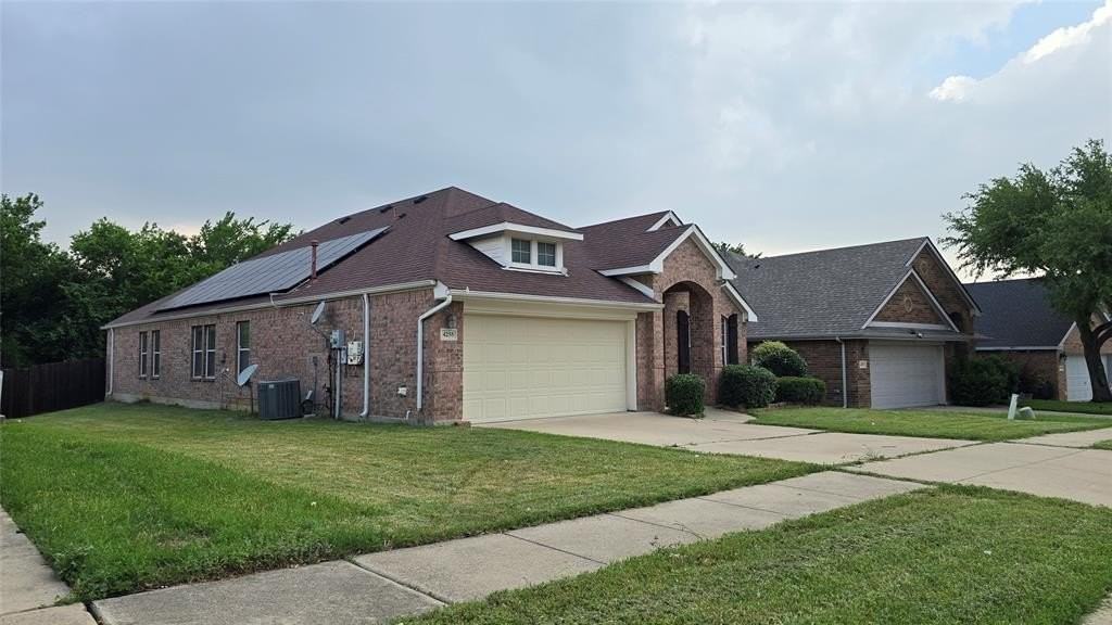4255 Fall Creek Dr - Photo 3 of 32