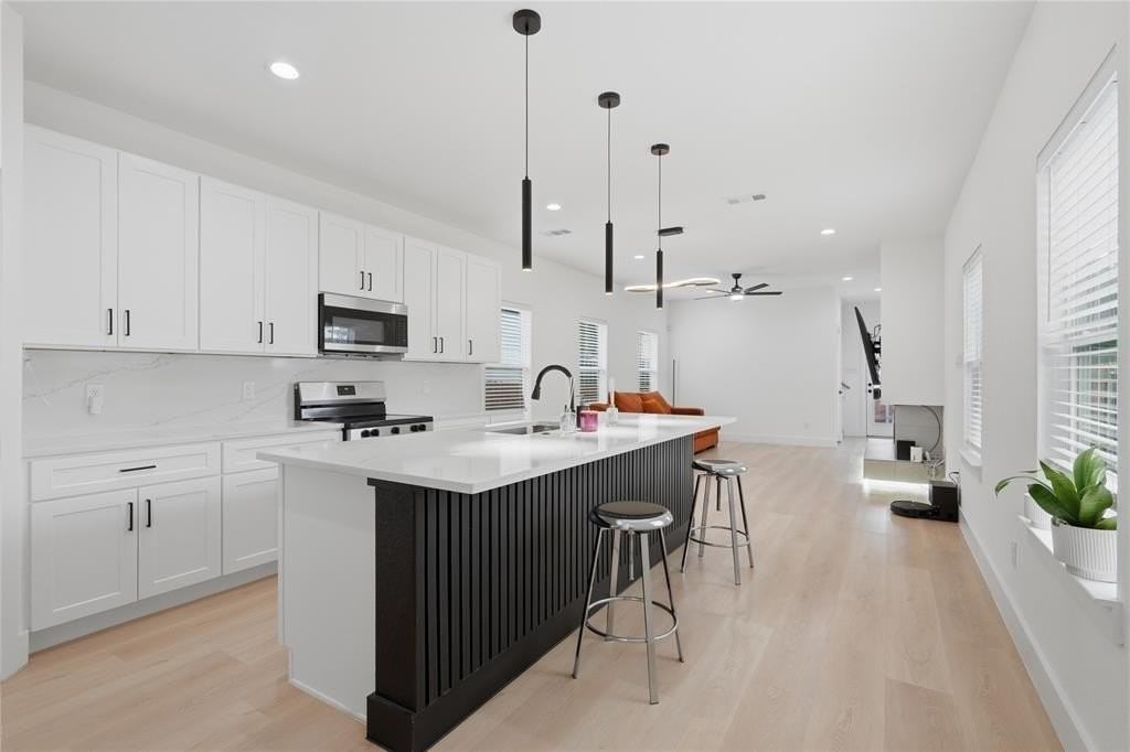 404 N Moore St - Photo 5 of 24
