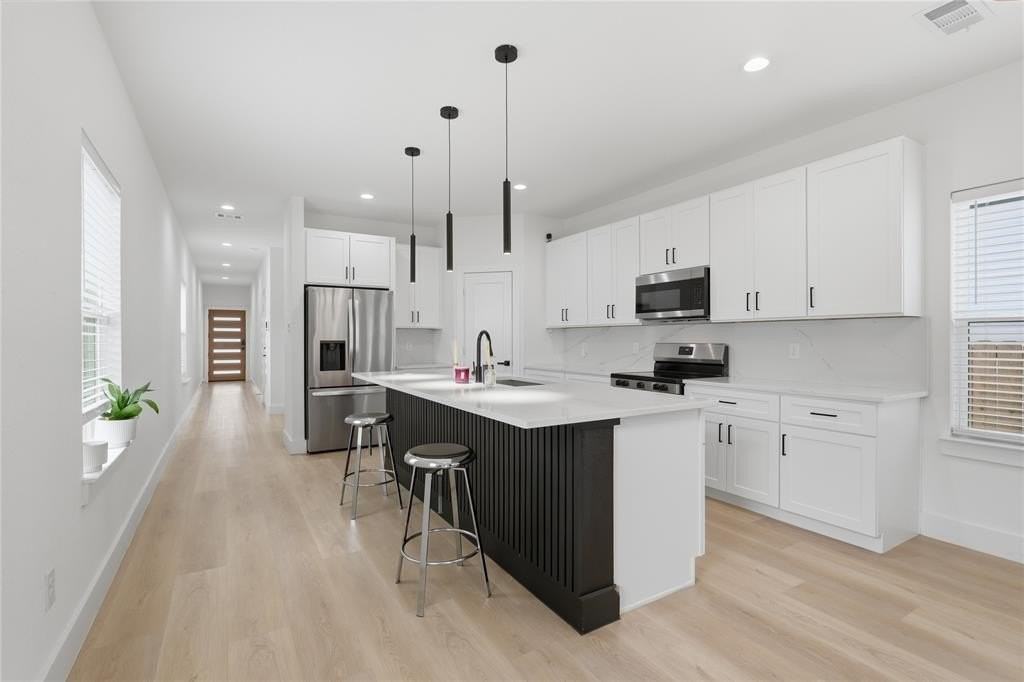 404 N Moore St - Photo 6 of 24