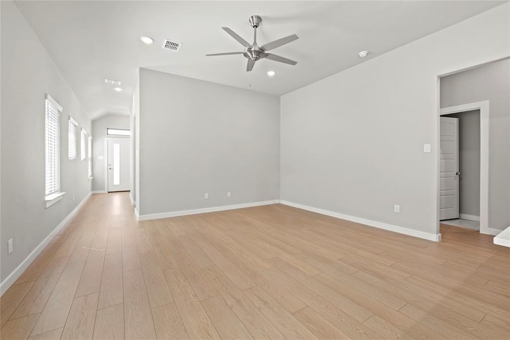 4005 High Valley Dr - Photo 4 of 18