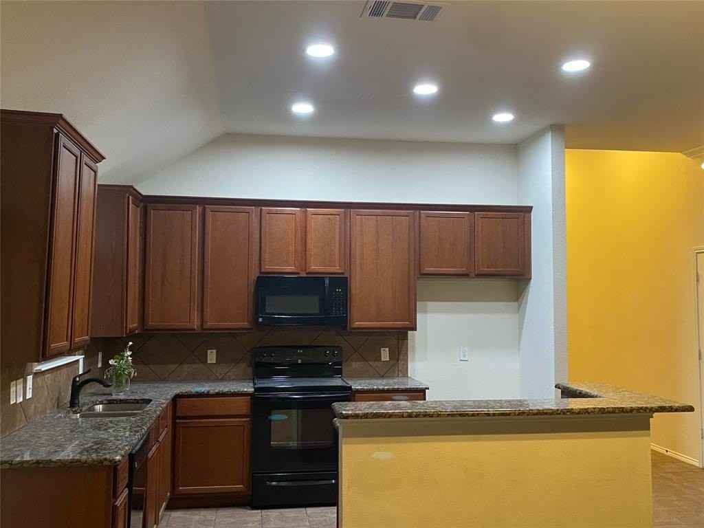 320 Springtree St - Photo 5 of 18