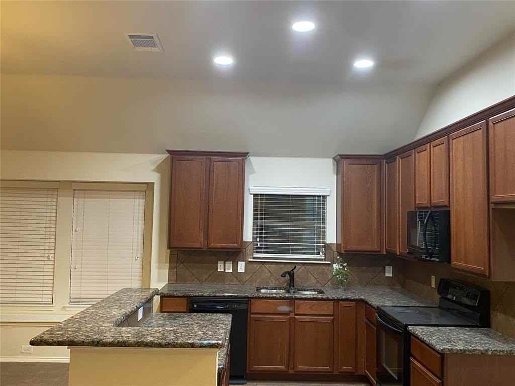 320 Springtree St - Photo 6 of 18