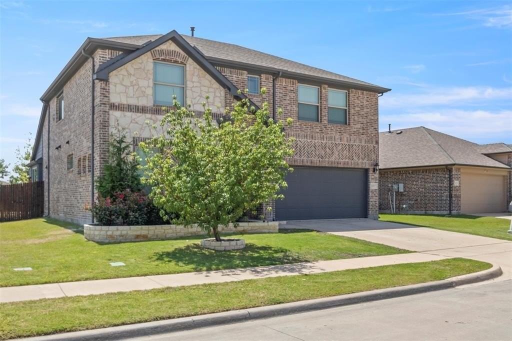 1017 Chatsworth Dr - Photo 2 of 28