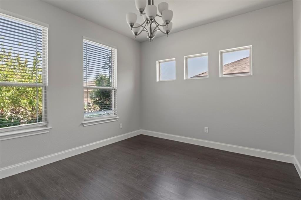 1017 Chatsworth Dr - Photo 3 of 28