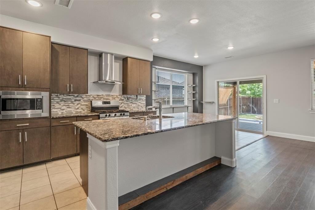 1017 Chatsworth Dr - Photo 4 of 28