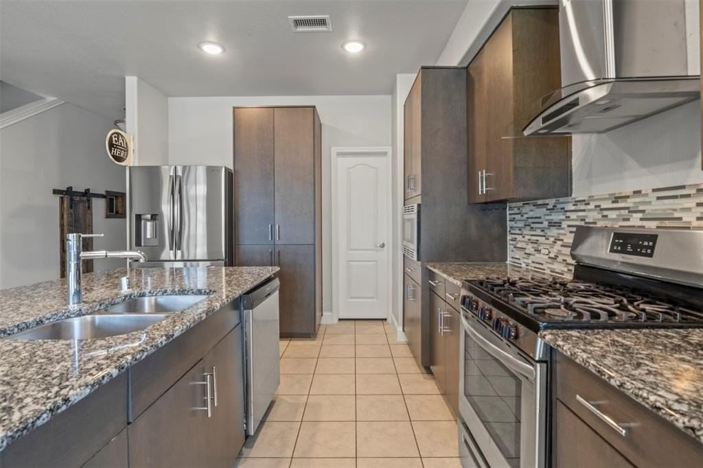 1017 Chatsworth Dr - Photo 5 of 28
