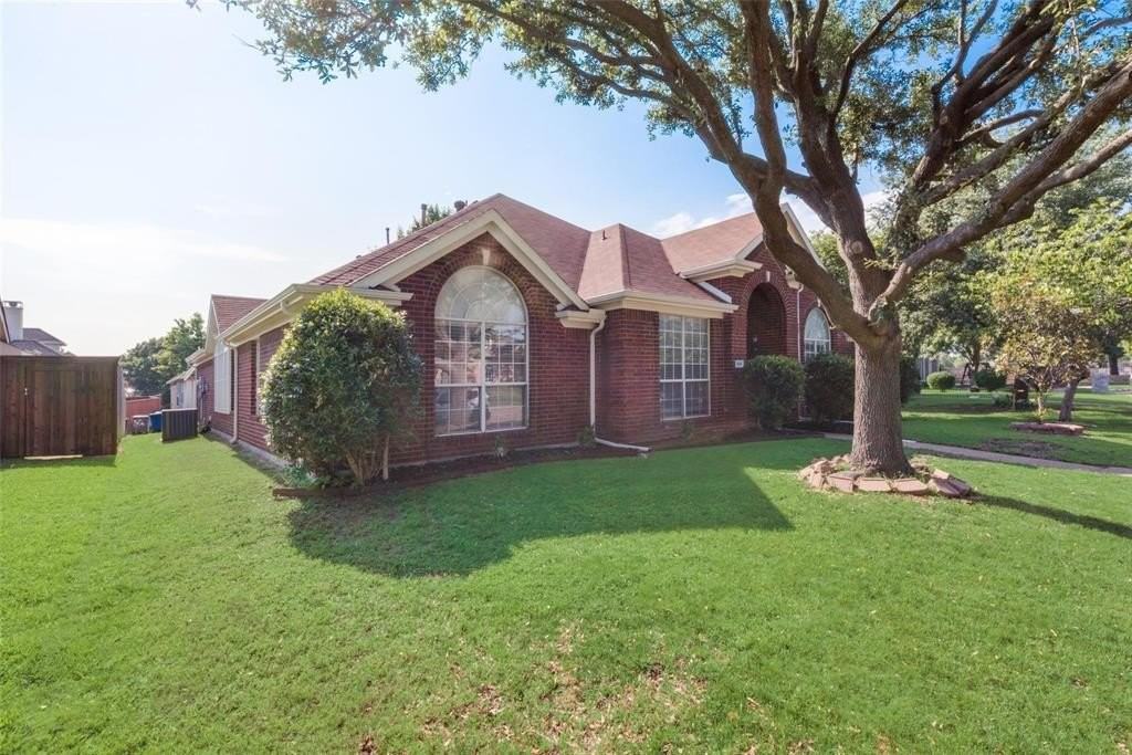 806 Ashley Ln - Photo 2 of 17