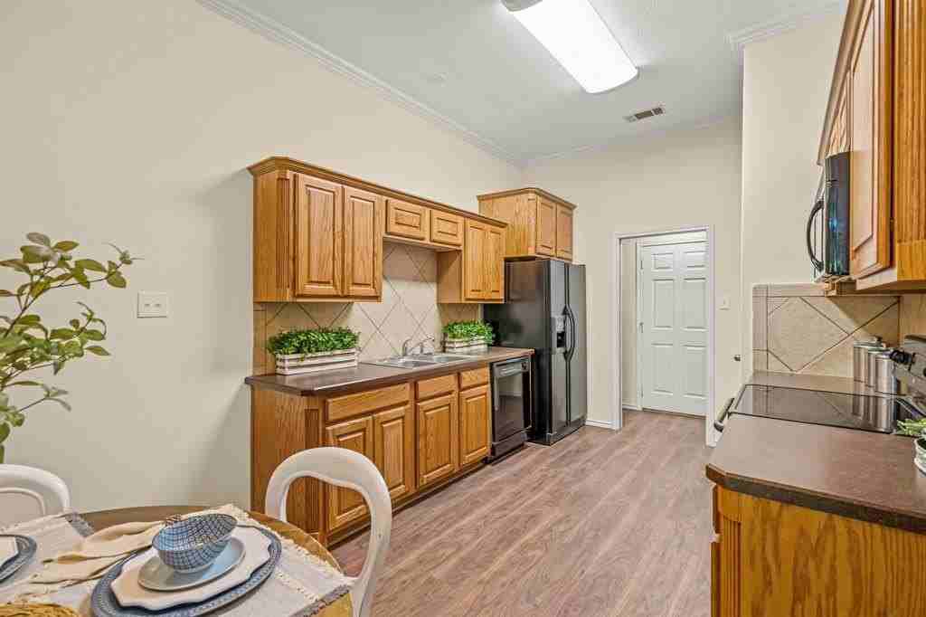 502 S Main St #B - Photo 5 of 25
