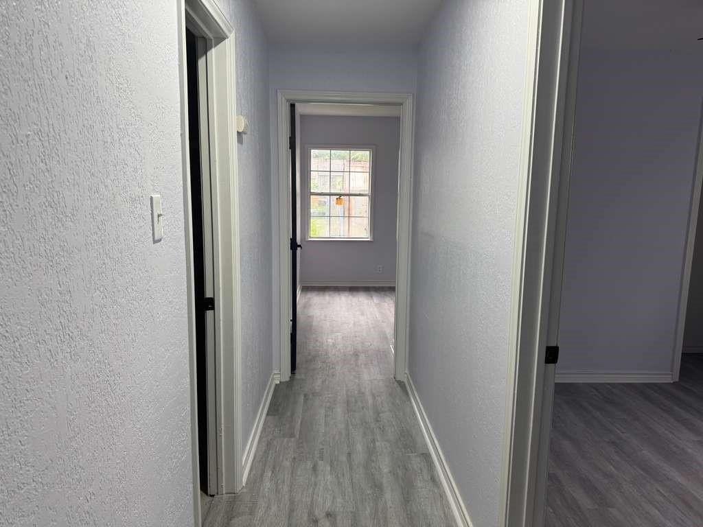 821 Travis St - Photo 4 of 11