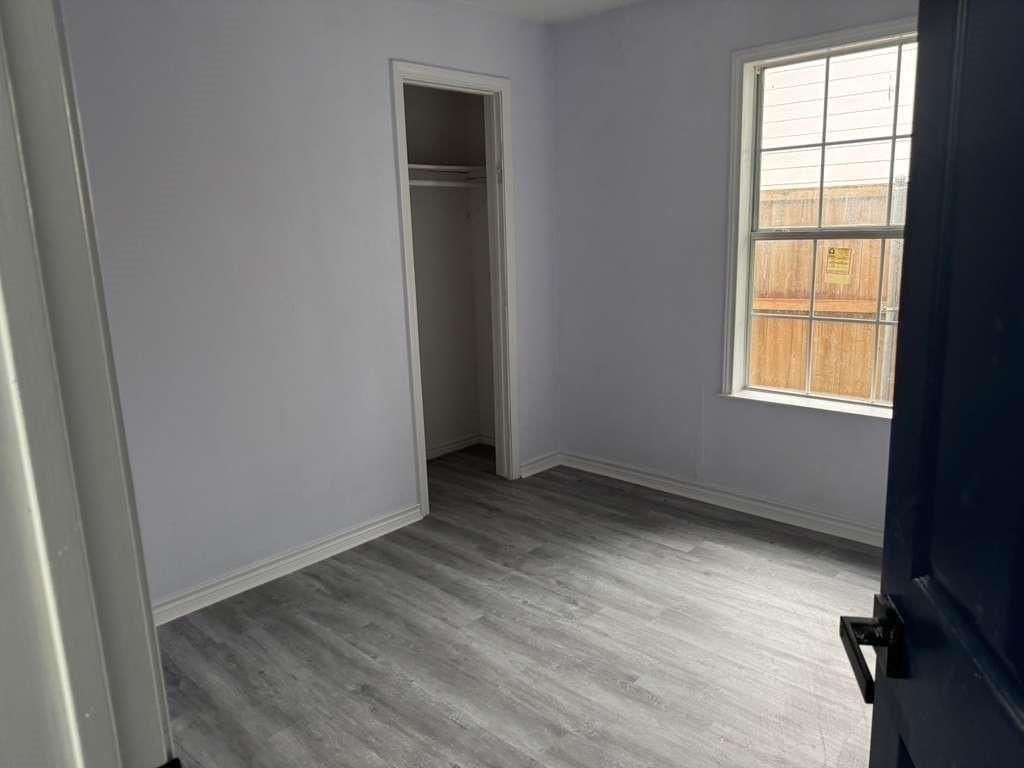 821 Travis St - Photo 6 of 11