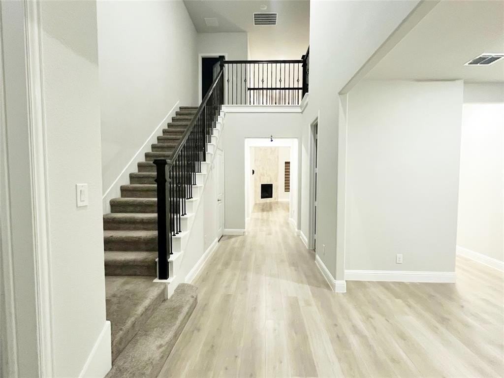 2124 Esher Dr - Photo 3 of 40