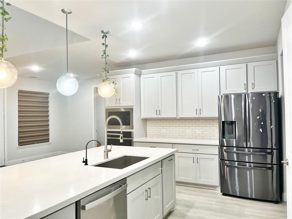 2124 Esher Dr - Photo 6 of 40