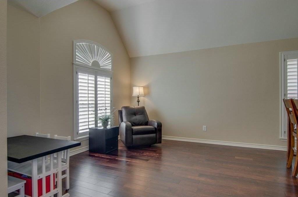 10310 Mallory Dr - Photo 4 of 24
