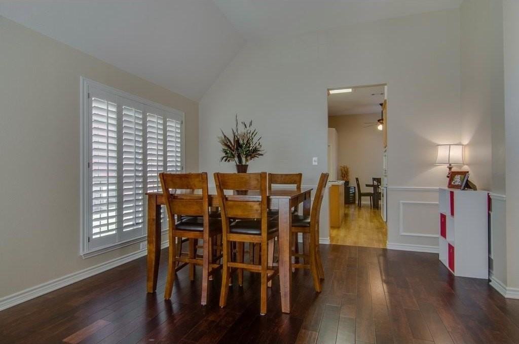 10310 Mallory Dr - Photo 5 of 24