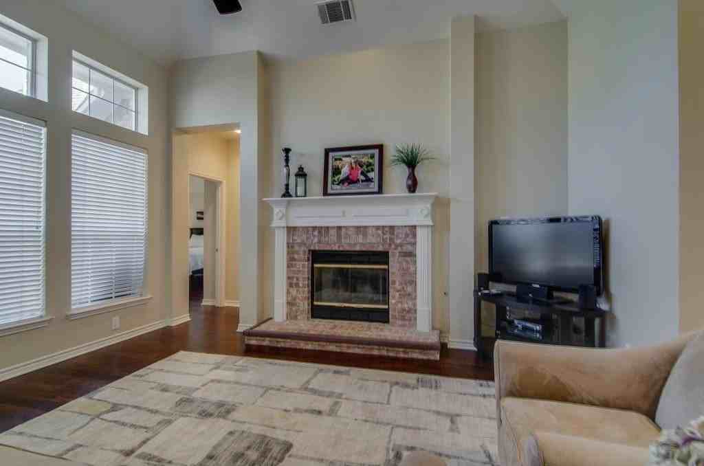 10310 Mallory Dr - Photo 7 of 24