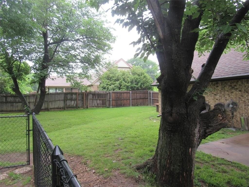720 Blanton Dr - Photo 4 of 35