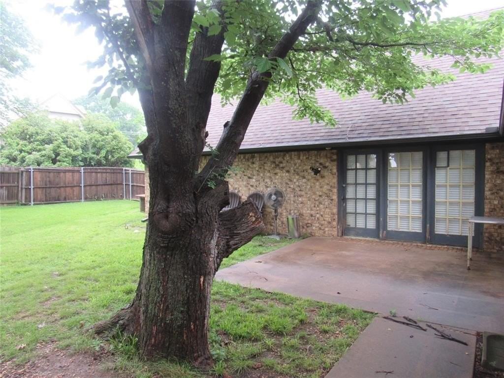 720 Blanton Dr - Photo 5 of 35