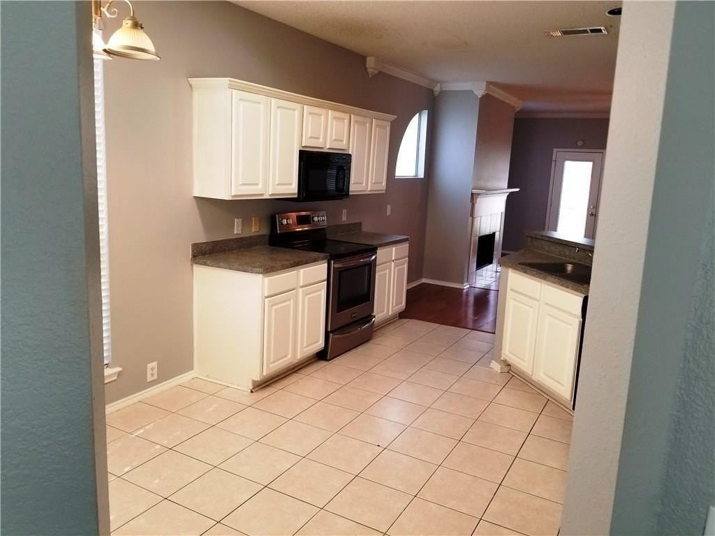 1100 Raleigh Dr - Photo 6 of 19