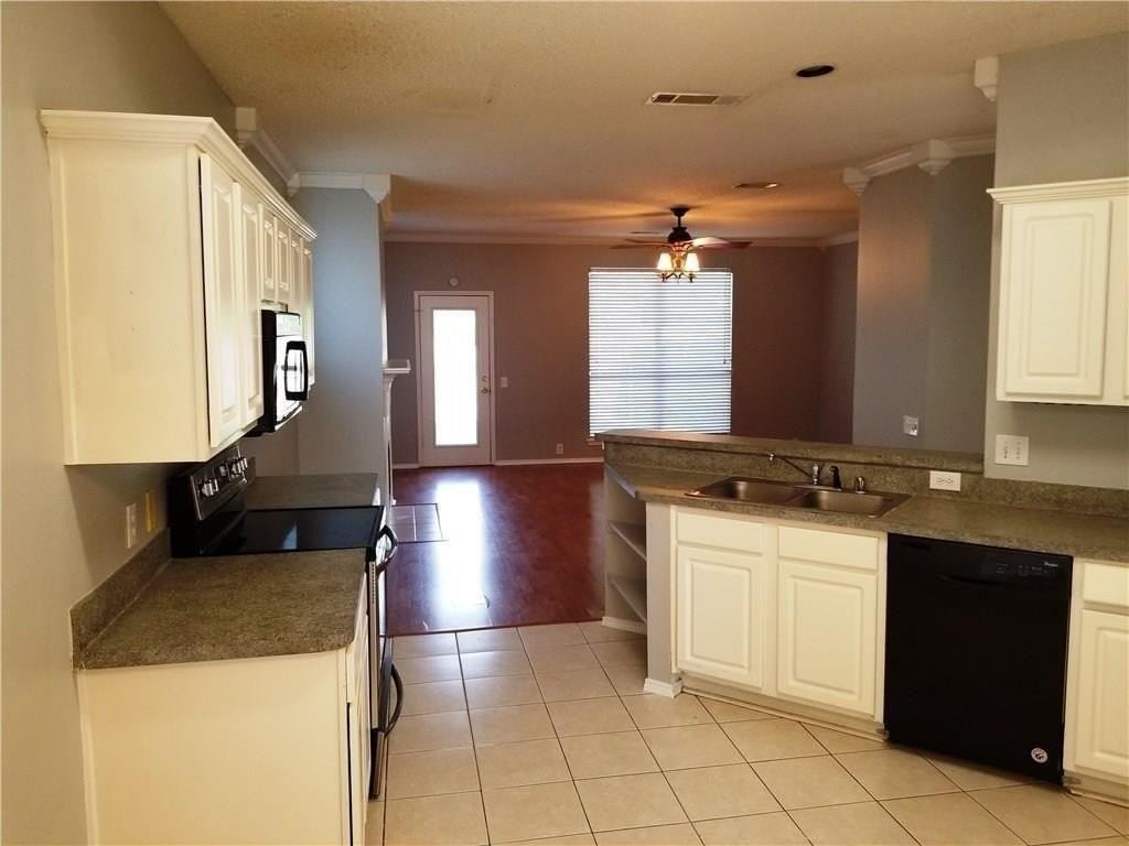 1100 Raleigh Dr - Photo 7 of 19