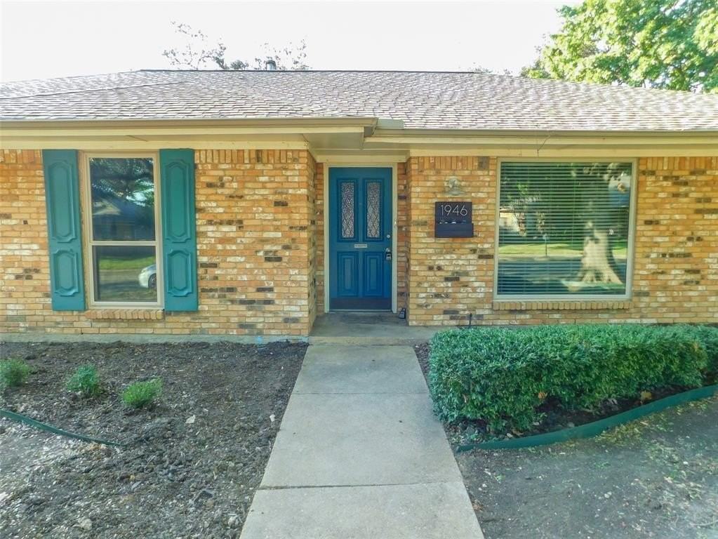 1946 Kensington Dr - Photo 4 of 25