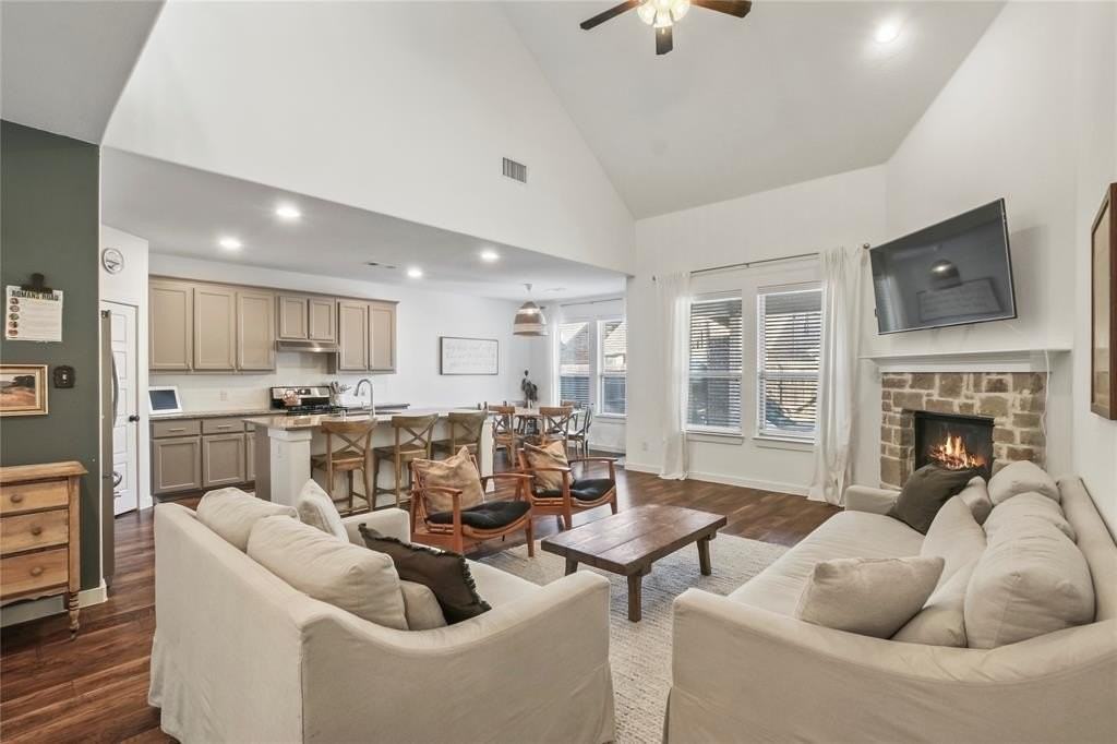 1213 Glacier Ct - Photo 2 of 33