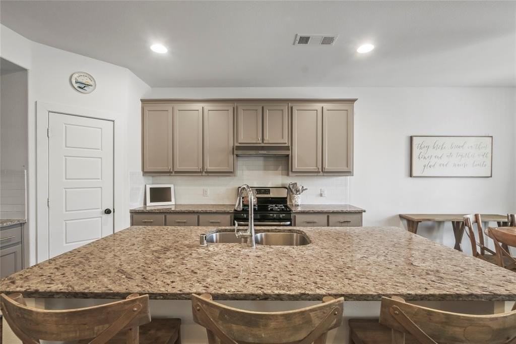 1213 Glacier Ct - Photo 4 of 33
